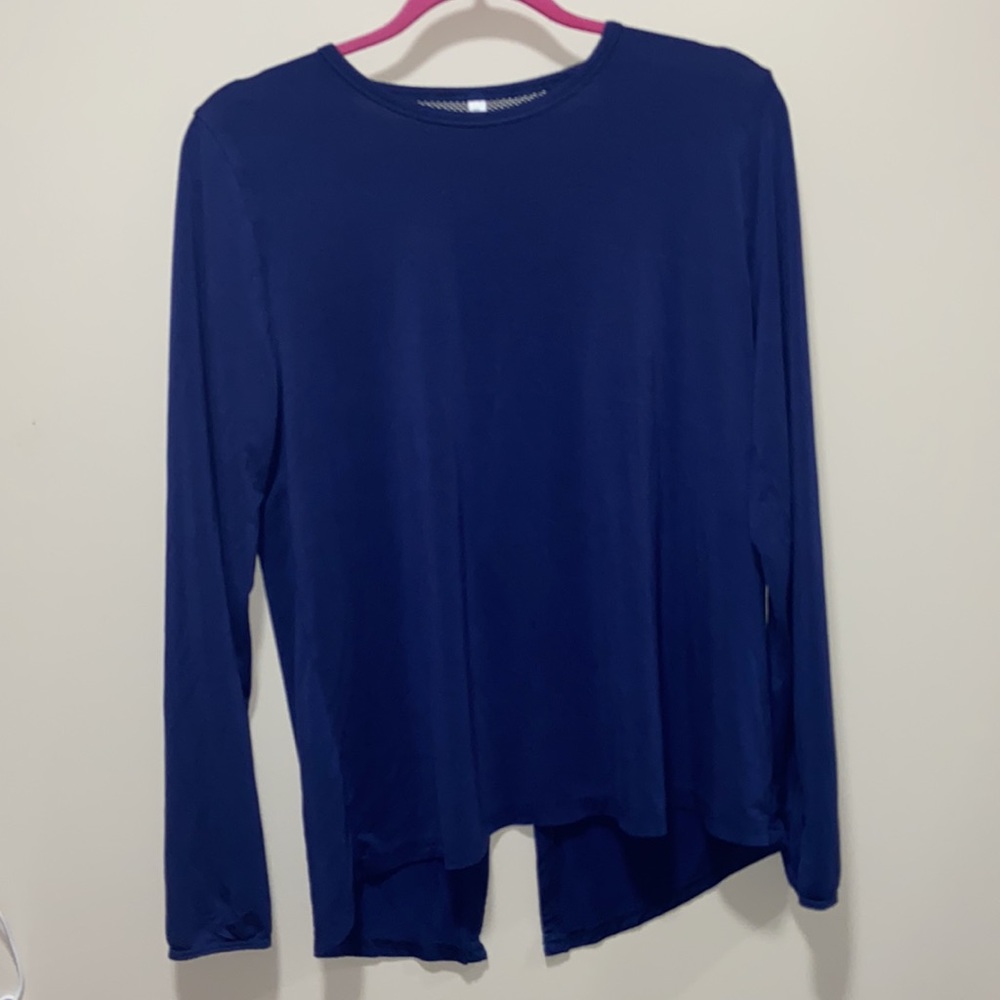 Navy blue workout top mesh paneling and cut out bottom